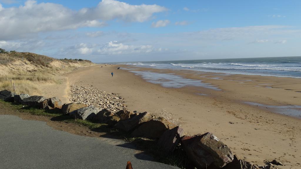 Au Petit Bonheur Hotel La Tranche-sur-Mer Luaran gambar